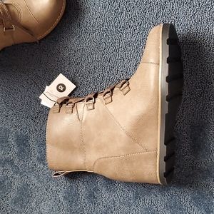 Universal Thread Katherine women's boots size 10 NIB